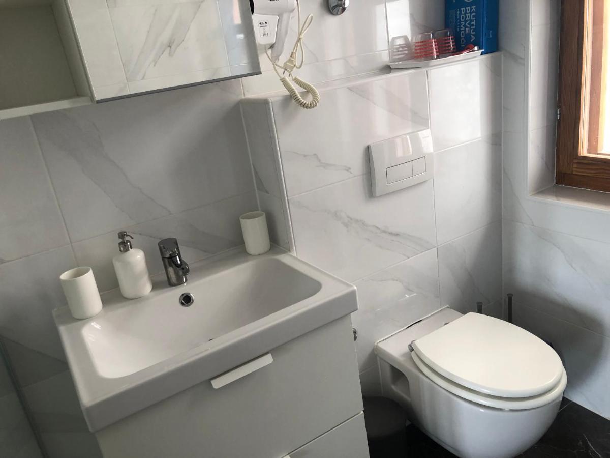 De Luxe Room In The Heart Of The City 로비니 외부 사진