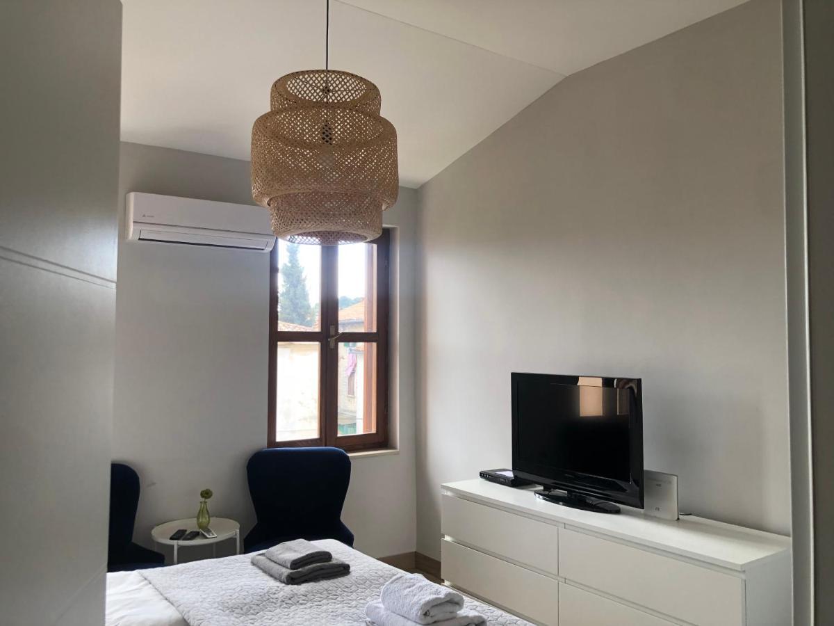 De Luxe Room In The Heart Of The City 로비니 외부 사진