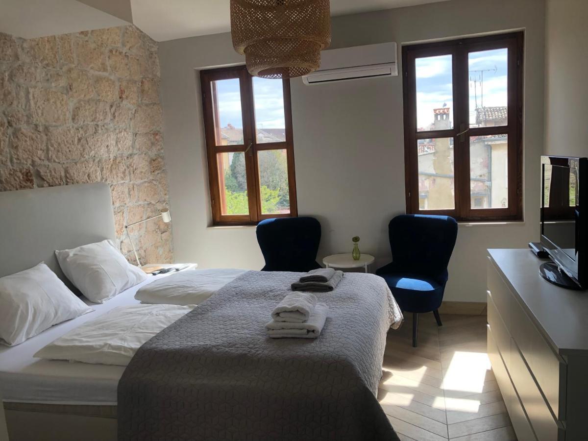 De Luxe Room In The Heart Of The City 로비니 외부 사진