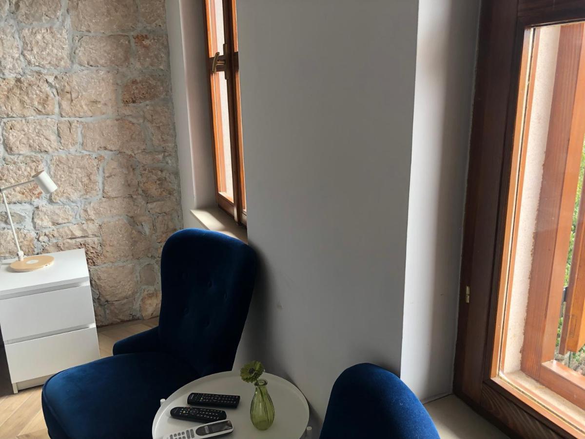 De Luxe Room In The Heart Of The City 로비니 외부 사진